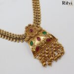 Ritvi Dholna Gold Rajwada Necklace Set - Image 3