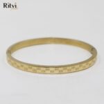 Shin Dotted-Pattern Gold Kids Bracelet - Image 2